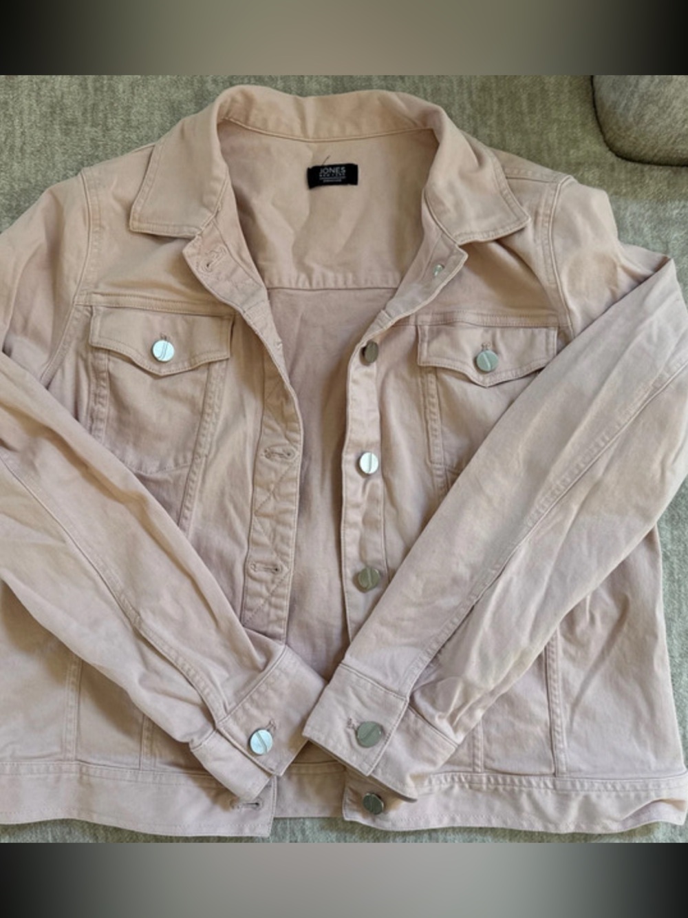 Jones New York pastel blush pink denim
jacket with silver button details Small